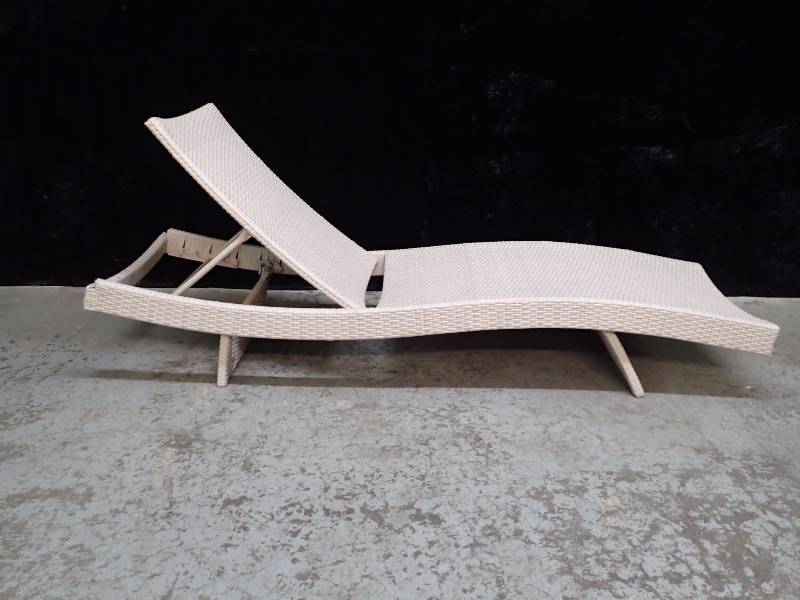 lot 1033 image: Outdoor Reclining Lounge Chair