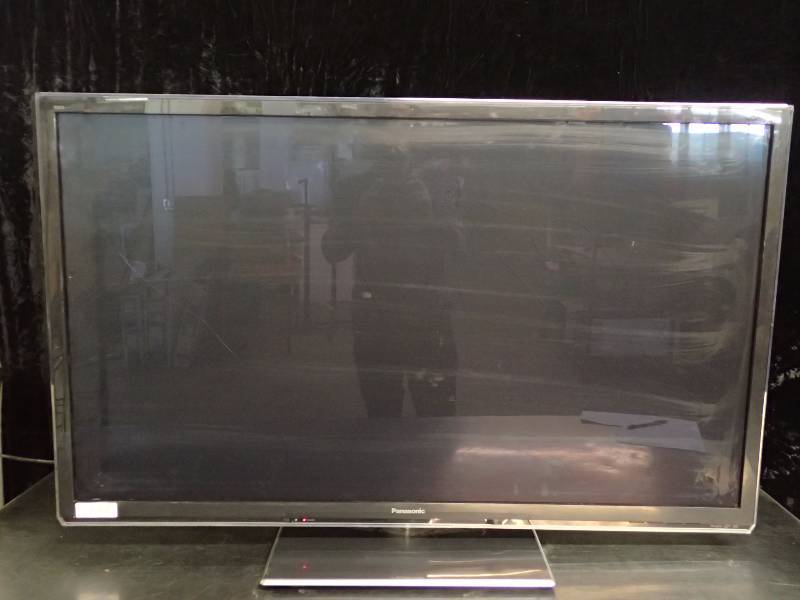 lot 1041 image: Panasonic 50 Flatscreen TV with Broken Screen