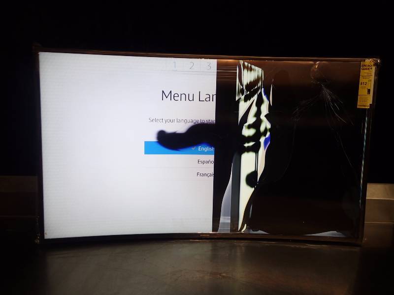 lot 1043 image: Samsung 48 Curved Flatscreen TV with Damaged Screen