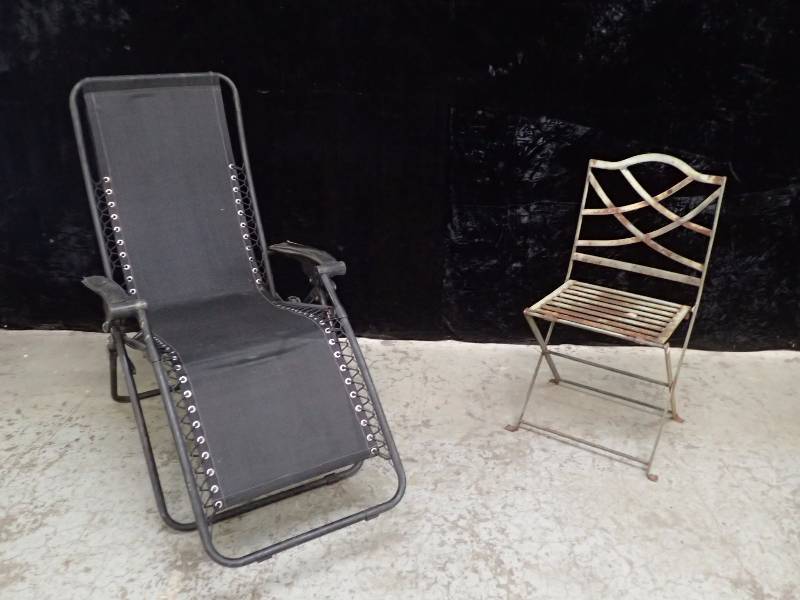 lot 1051 image: (2) Outdoor Patio Chairs