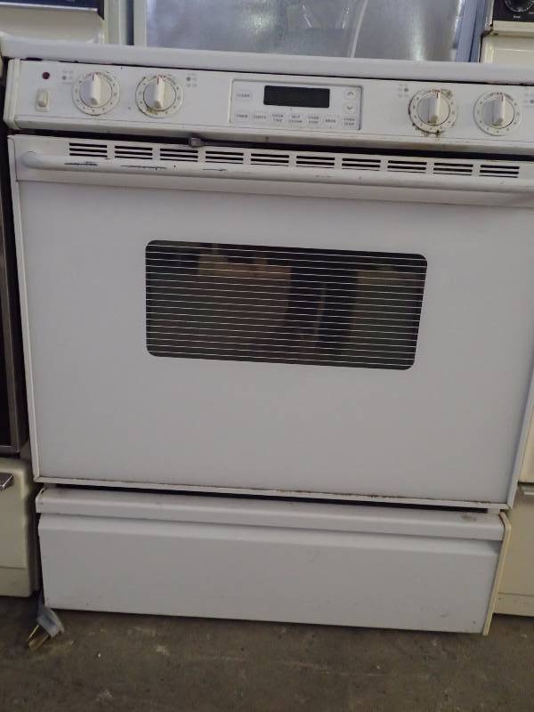 lot 1065 image: Maytag Residential Electric Range and Self-Cleaning Oven