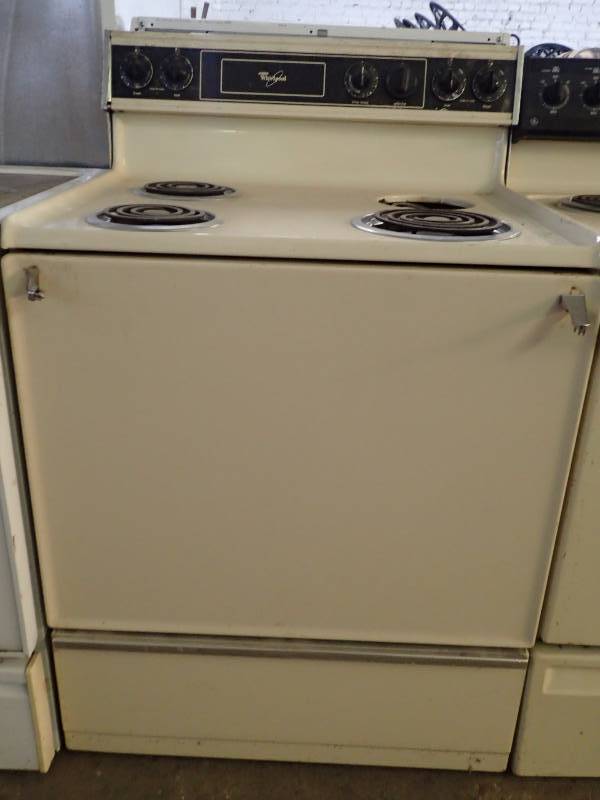 lot 1066 image: Whirlpool Residential Electric Range and Self-Cleaning Oven