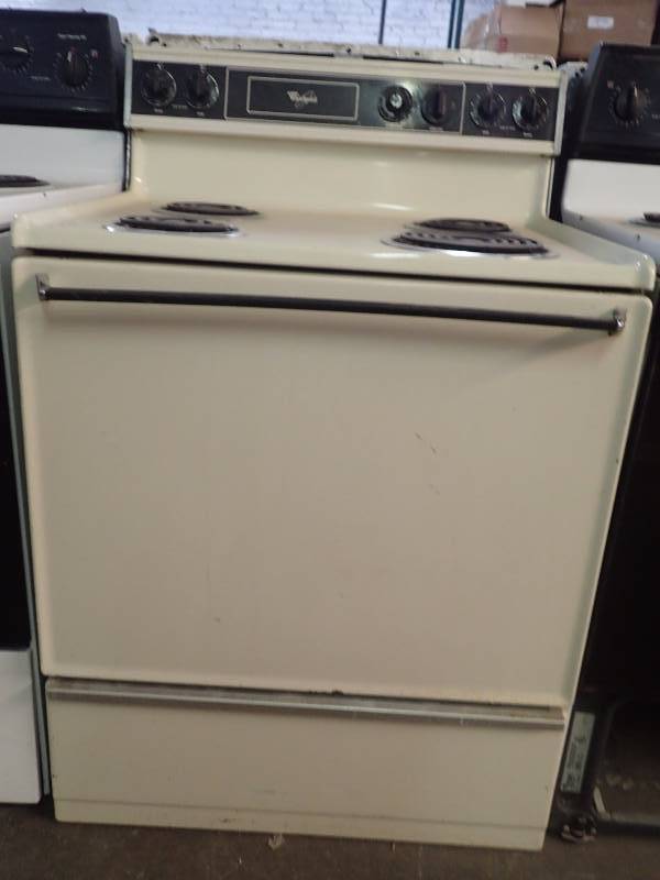 lot 1069 image: Whirlpool Electric Range and Oven
