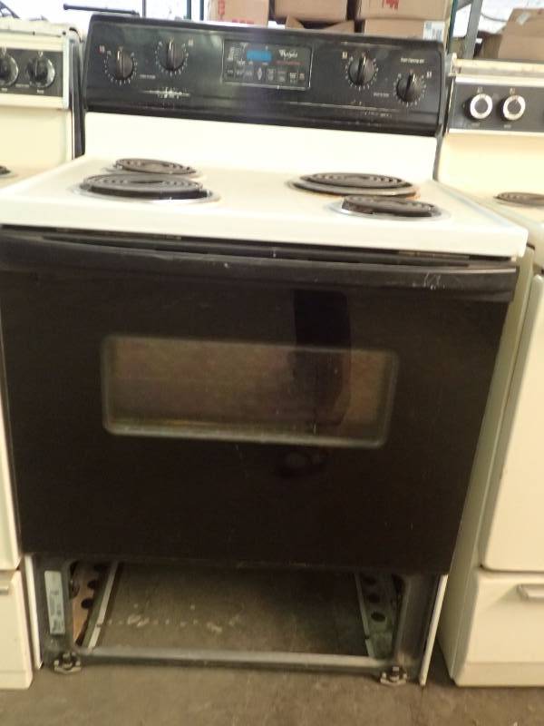 lot 1070 image: Whirlpool Electric Range and Oven