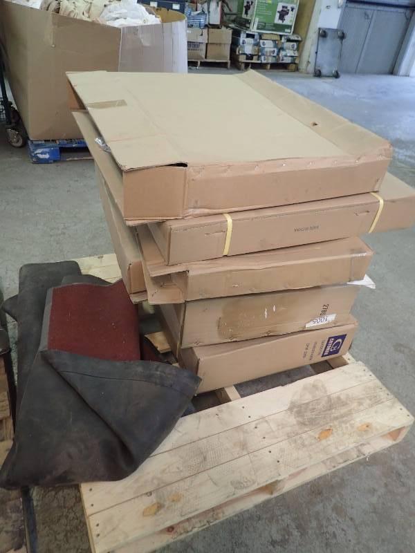 lot 1089 image: (5) Vehicle Radiators and Red Floor Mat