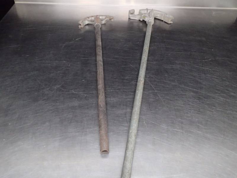 lot 1094 image: (2) Pipe Benders