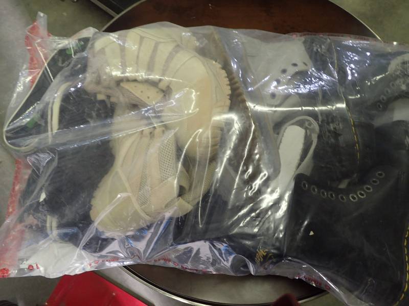 lot 1106 image: Hodgepodge of Shoes in Great Condition