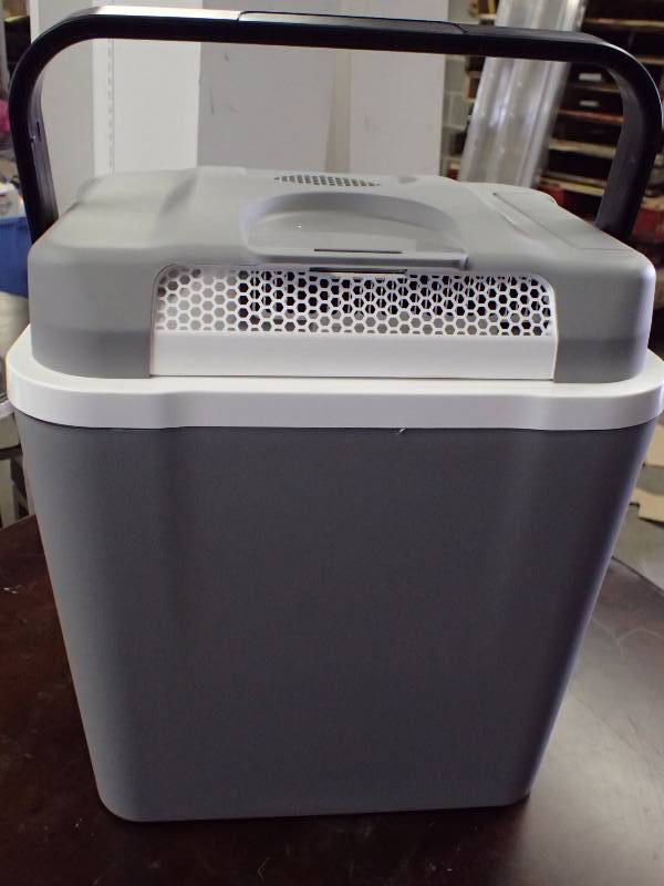 lot 1118 image: Koolatron 12V Thermoelectric Cooler