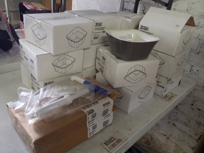 lot 1119 image: (2) Carlisle Pumps and (14) Designer 1QT Flared Square Coldmaster Units