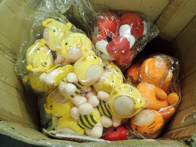 lot 1128 image: Lot of Plush Toys