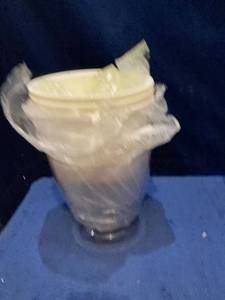 lot 35647 image: SET OF 3 PLASTIC SELF WATERING PLANTERS