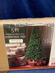 lot 35655 image: 5 FT PREMIUM ARTIFICIAL CHRISTMAS TREE
