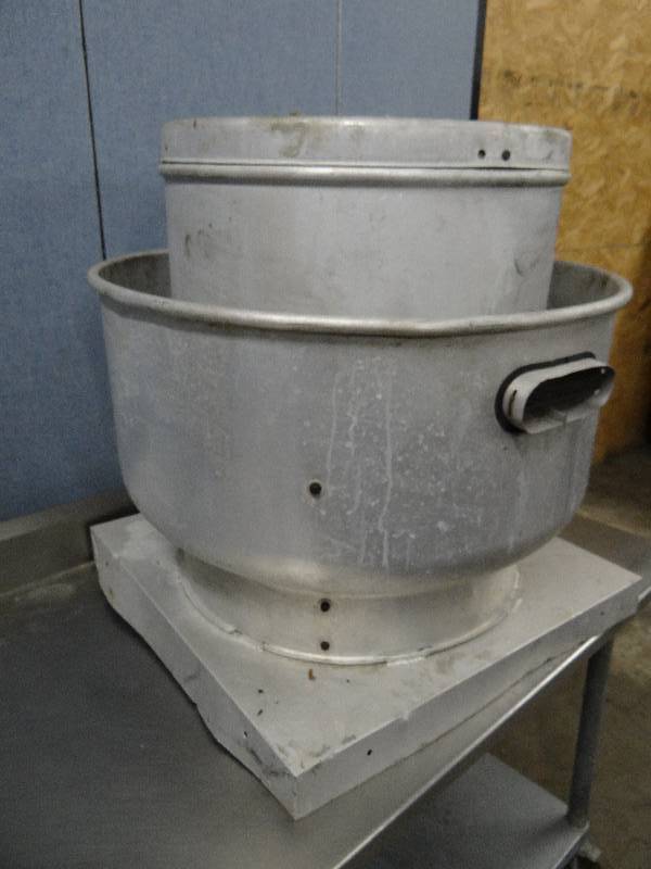 lot 2279 image: Greenheck 14 Rooftop Outside Hood Exhaust Fan Unit