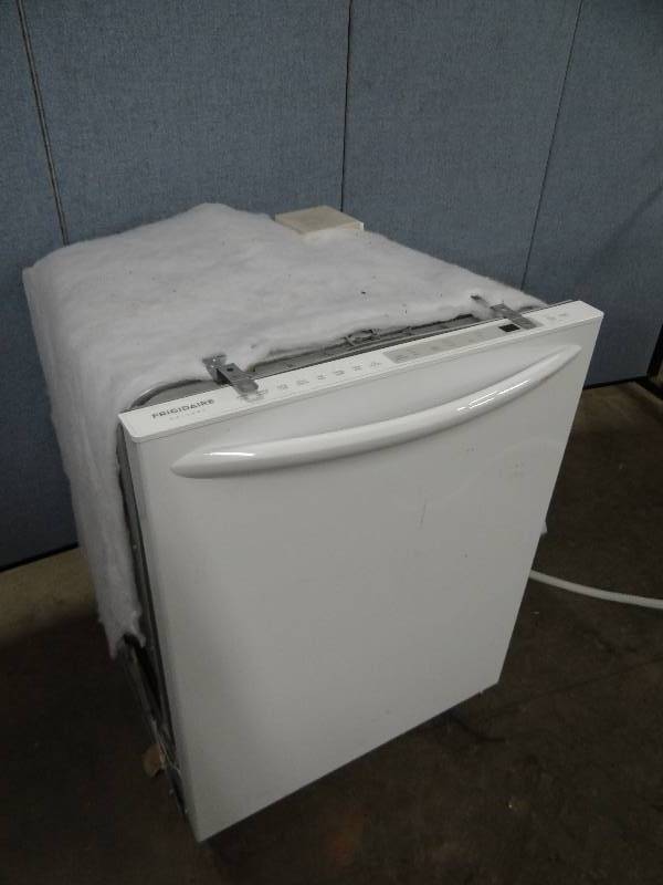 lot 2372 image: Frigidaire Gallery Household Dish Washer