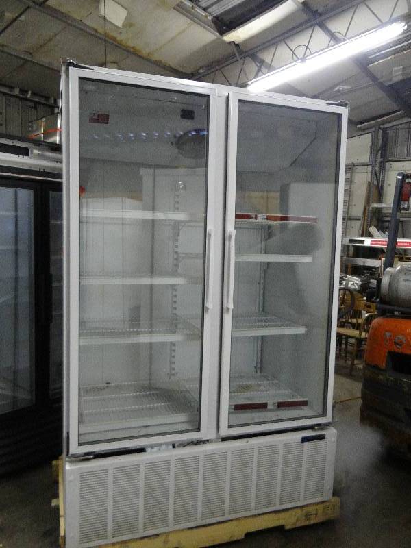 lot 2379 image: Master Bilt 2 Door Glass Front Reach in Cooler