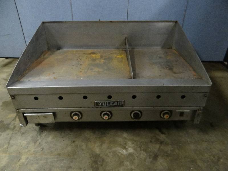 lot 2402 image: Vulcan 48 Flat Top Natural Gas Grill
