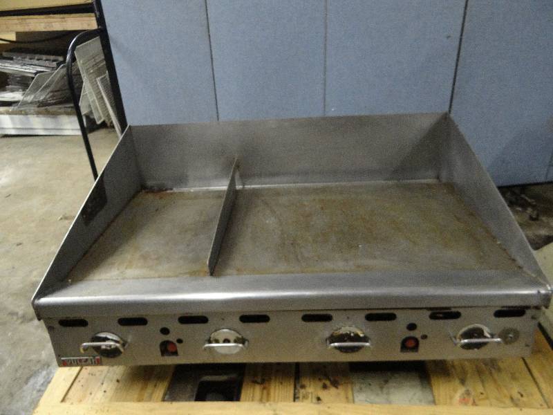 lot 2403 image: Vulcan 48 Flat Top Natural Gas Grill