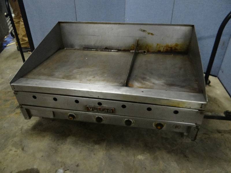 lot 2404 image: Vulcan 48 Flat Top Natural Gas Grill