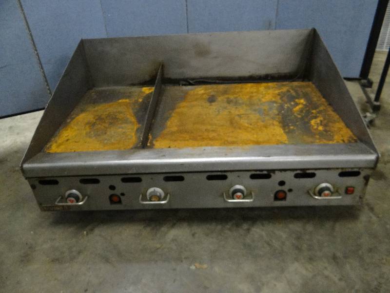 lot 2406 image: Vulcan 48 Flat Top Natural Gas Grill