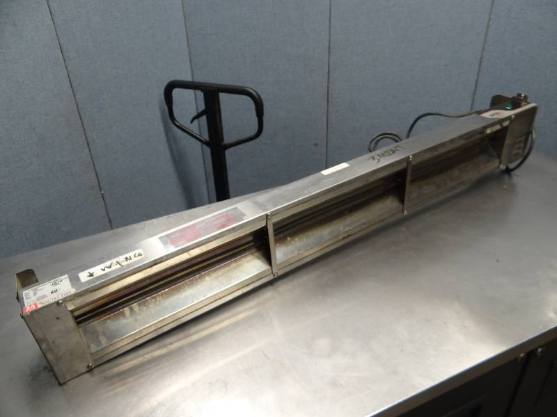 lot 2413 image: APW Wyatt 48 Inferred Heat Lamp