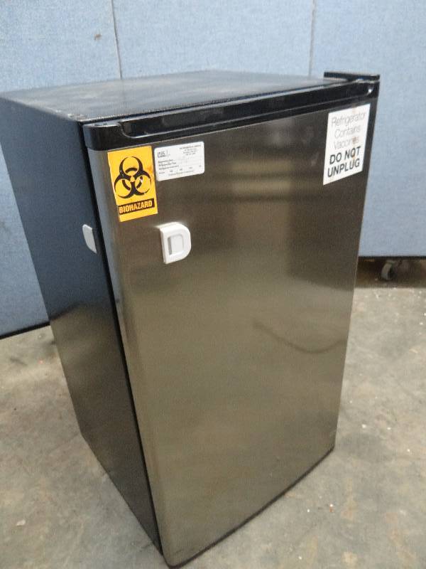 lot 2422 image: Summit Mini Fridge With Freezer Combo