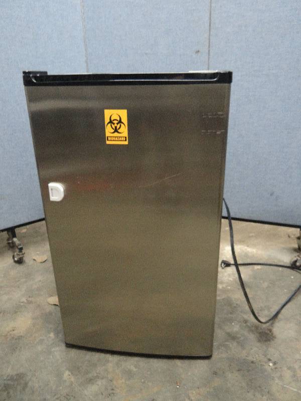 lot 2423 image: Summit Mini Fridge With Freezer Combo