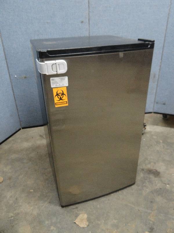 lot 2425 image: Summit Mini Fridge With Freezer Combo