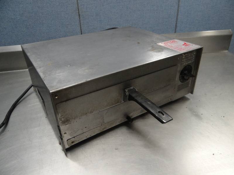 lot 2432 image: Countertop Pizza Pal Electric Oven