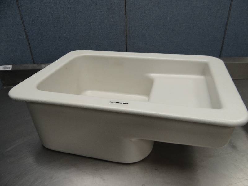 lot 2438 image: Carlisle Insulated Cold Master Batter Pan New In Open Box