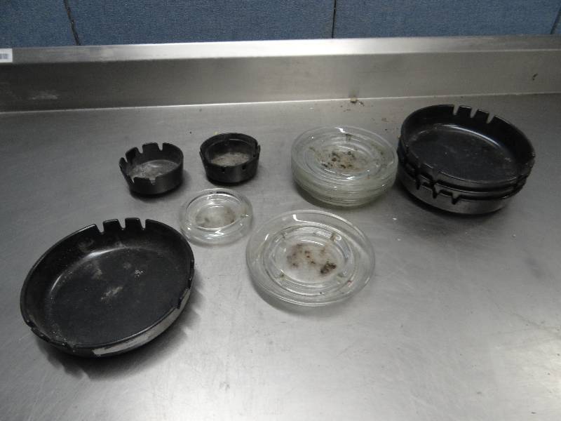 lot 2444 image: Assorted Lot of Glass And Plastic Table Top Ash Trays