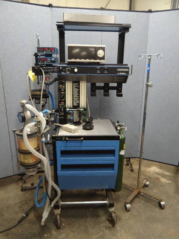 lot 2452 image: Narkomed 24 Anesthesia Machine