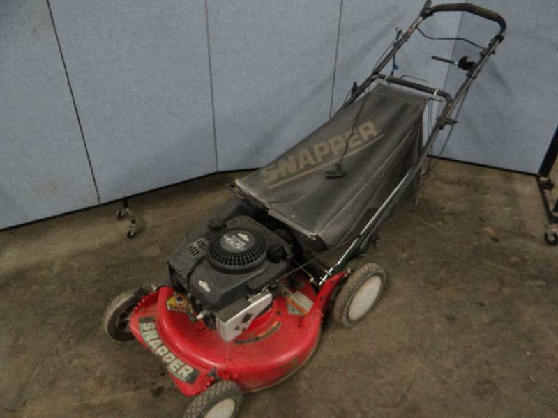 lot 2466 image: Briggs and Stratton Snapper Walk Behind Lawn Mower