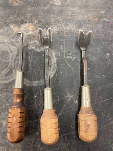 lot 4347 image: 3 wood handle Mac clip tools