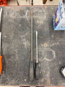 lot 4386 image: long snap on screwdrivers