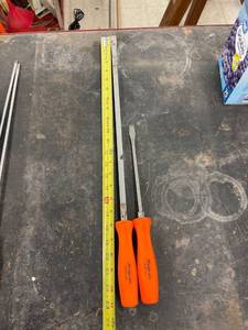 lot 4387 image: snap on long screwdrivers