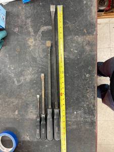 lot 4390 image: snap on pry bar set