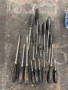lot 4392 image: snap on screw drivers
