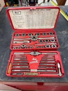 lot 4402 image: ace metric tap & die set