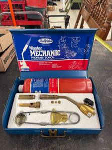 lot 4407 image: torch set