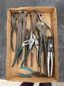 lot 4416 image: lot of pliers