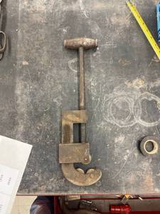 lot 4433 image: large pipe cutter