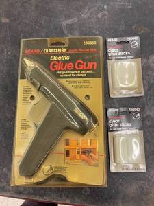 lot 4440 image: craftsman glue gun