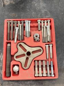 lot 4454 image: snap on balancer puller