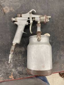 lot 4455 image: devilbiss paint gun