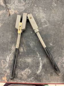 lot 4465 image: hole punch