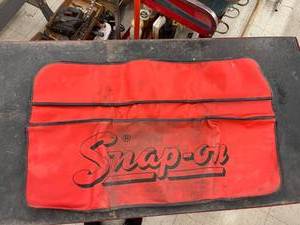 lot 4495 image: vintage snap on fender cover