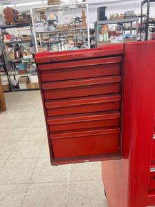 lot 4508 image: vintage side box with lock. hangs on top lip of snap on box