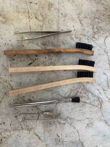 lot 4517 image: paint gun cleaning brushes