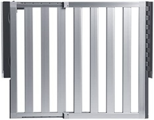 lot 39775 image: Munchkin Aluminum Safety Gate (Retails $196)