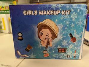 lot 297 image: Girls Play Makeup Kit